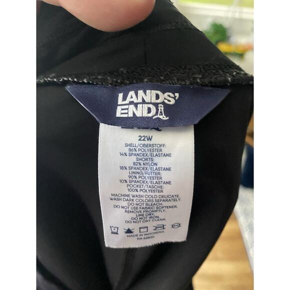 Lands End Swimsuit Skirt 22W Bathing Skort Built in Shorts Black White Floral - Picture 8 of 8